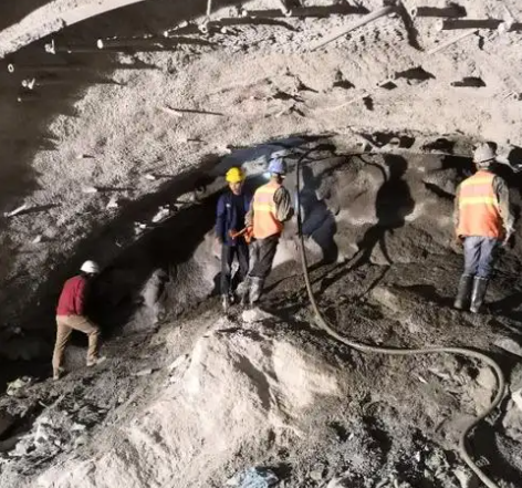 治多拱顶带模注浆料的施工流程及注意事项